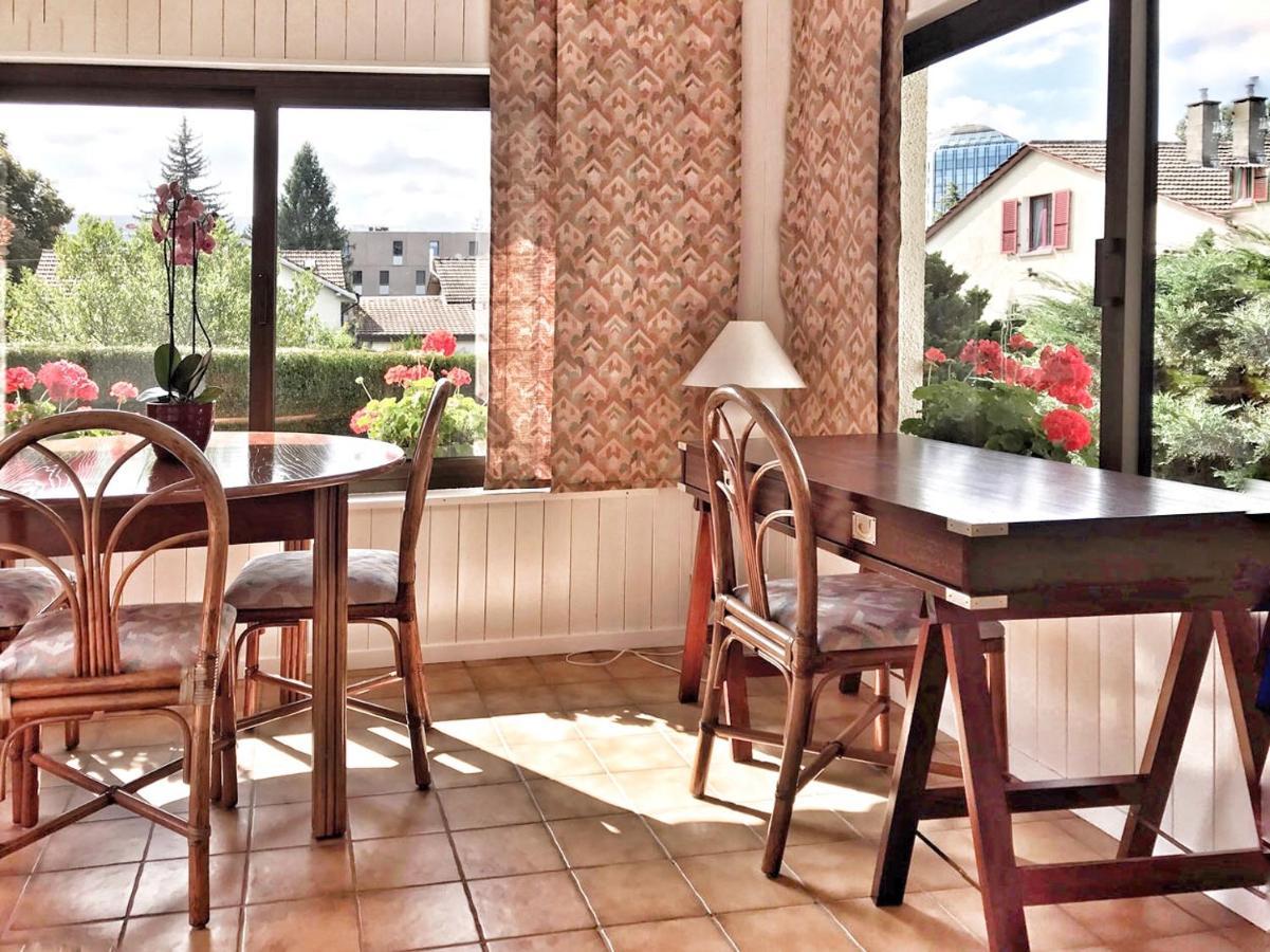 Lindo Lugar - Just A 7 Minute Walk From The Airport Bed & Breakfast Meyrin Dış mekan fotoğraf